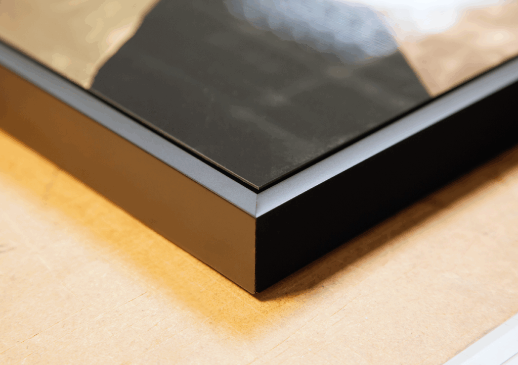 Keyline Frame profile. Artwork by Walter Hugo and Zoniel.